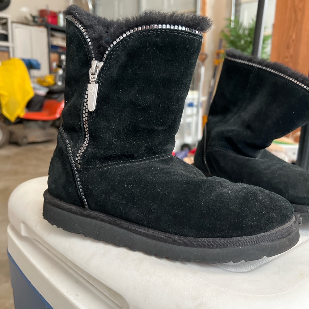 Pre loved short boot UGGS